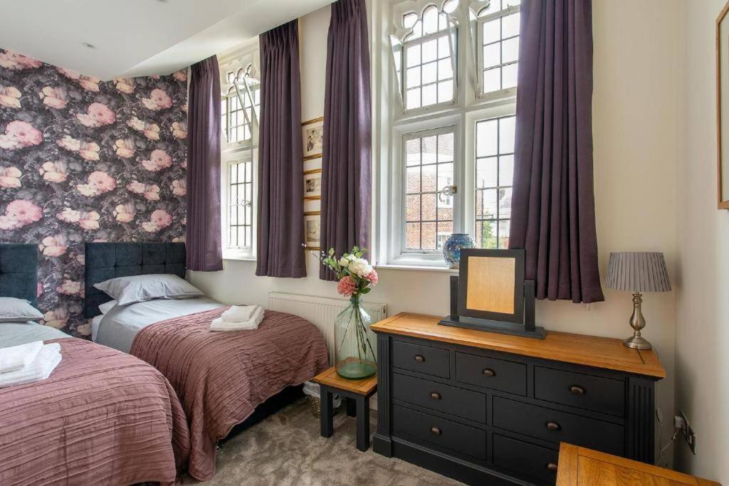 The Most Central Apartment In Canterbury Stunning Interiors, Fully Equipped, City Views And Free Wifi! Exteriör bild