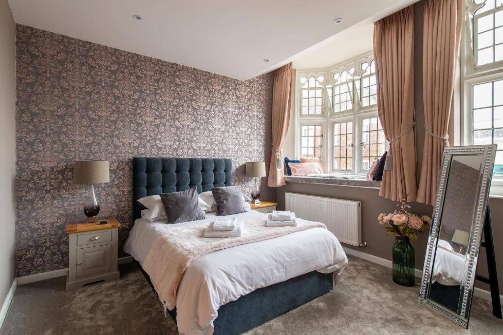 The Most Central Apartment In Canterbury Stunning Interiors, Fully Equipped, City Views And Free Wifi! Exteriör bild