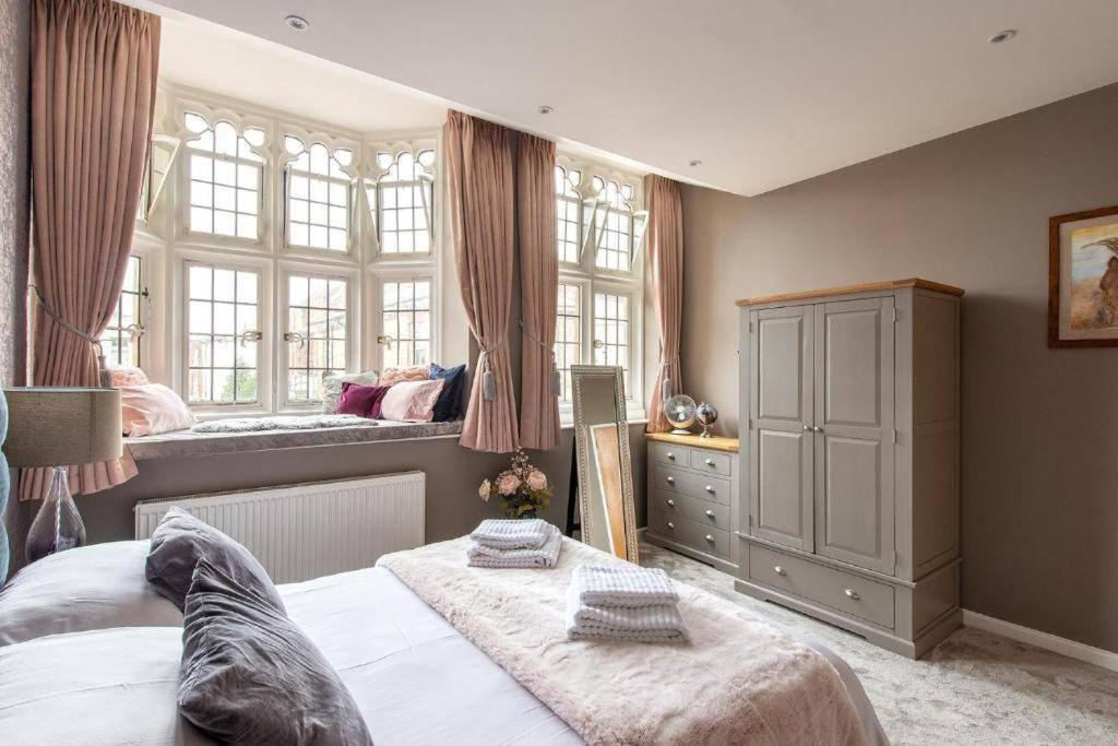 The Most Central Apartment In Canterbury Stunning Interiors, Fully Equipped, City Views And Free Wifi! Exteriör bild