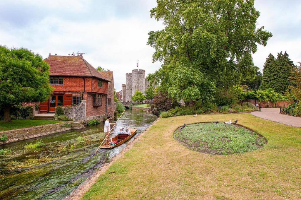 The Most Central Apartment In Canterbury Stunning Interiors, Fully Equipped, City Views And Free Wifi! Exteriör bild