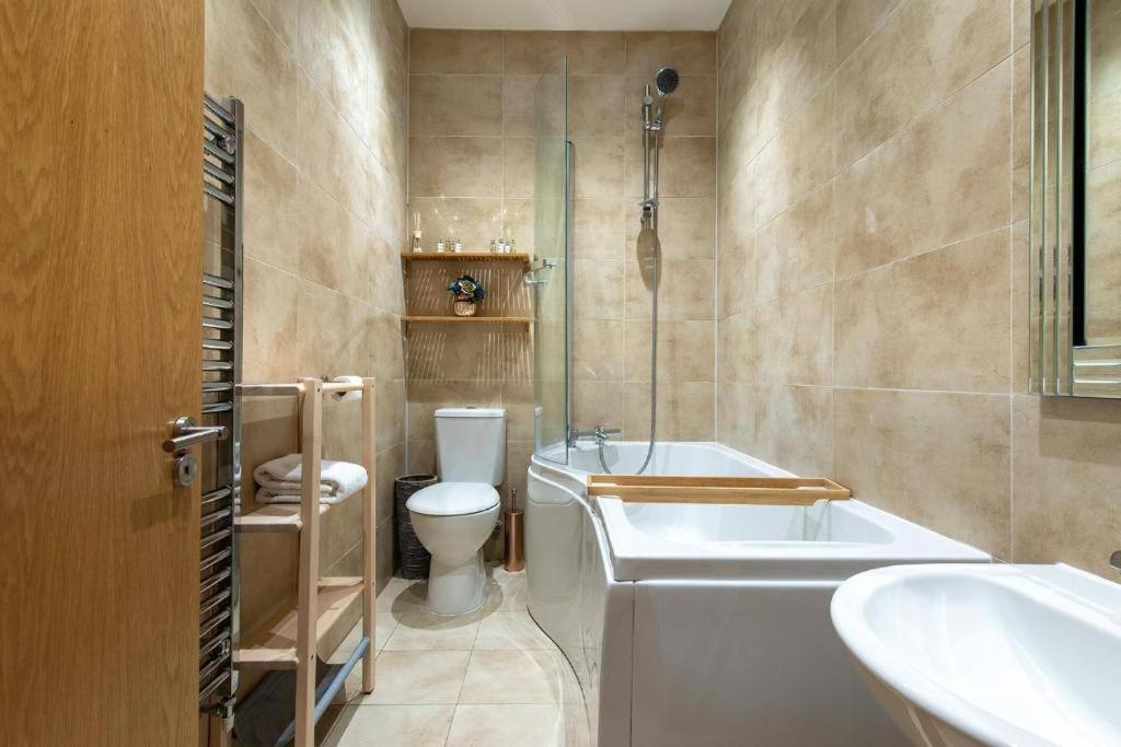 The Most Central Apartment In Canterbury Stunning Interiors, Fully Equipped, City Views And Free Wifi! Exteriör bild