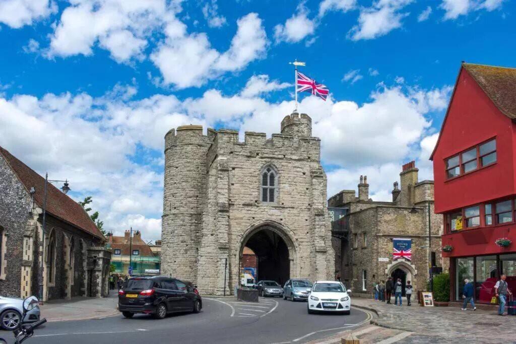 The Most Central Apartment In Canterbury Stunning Interiors, Fully Equipped, City Views And Free Wifi! Exteriör bild