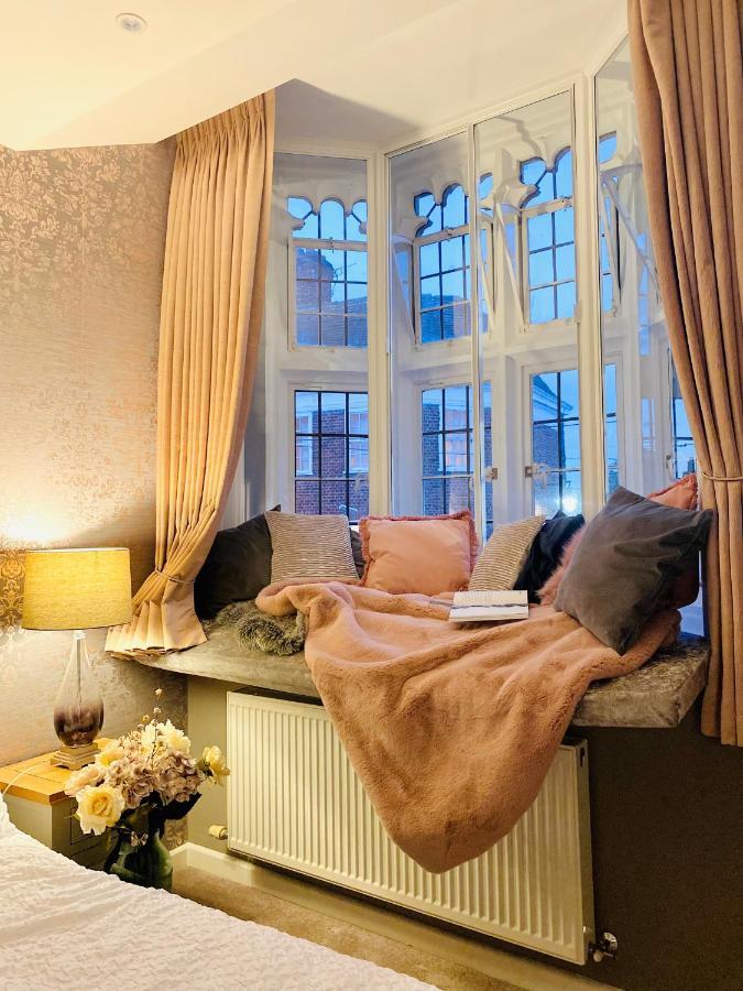 The Most Central Apartment In Canterbury Stunning Interiors, Fully Equipped, City Views And Free Wifi! Exteriör bild